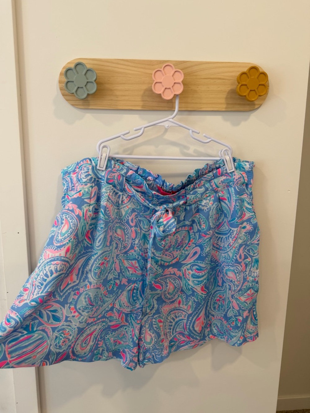 Lilly Pulitzer Blue paisley drawstring shorts with pink accents